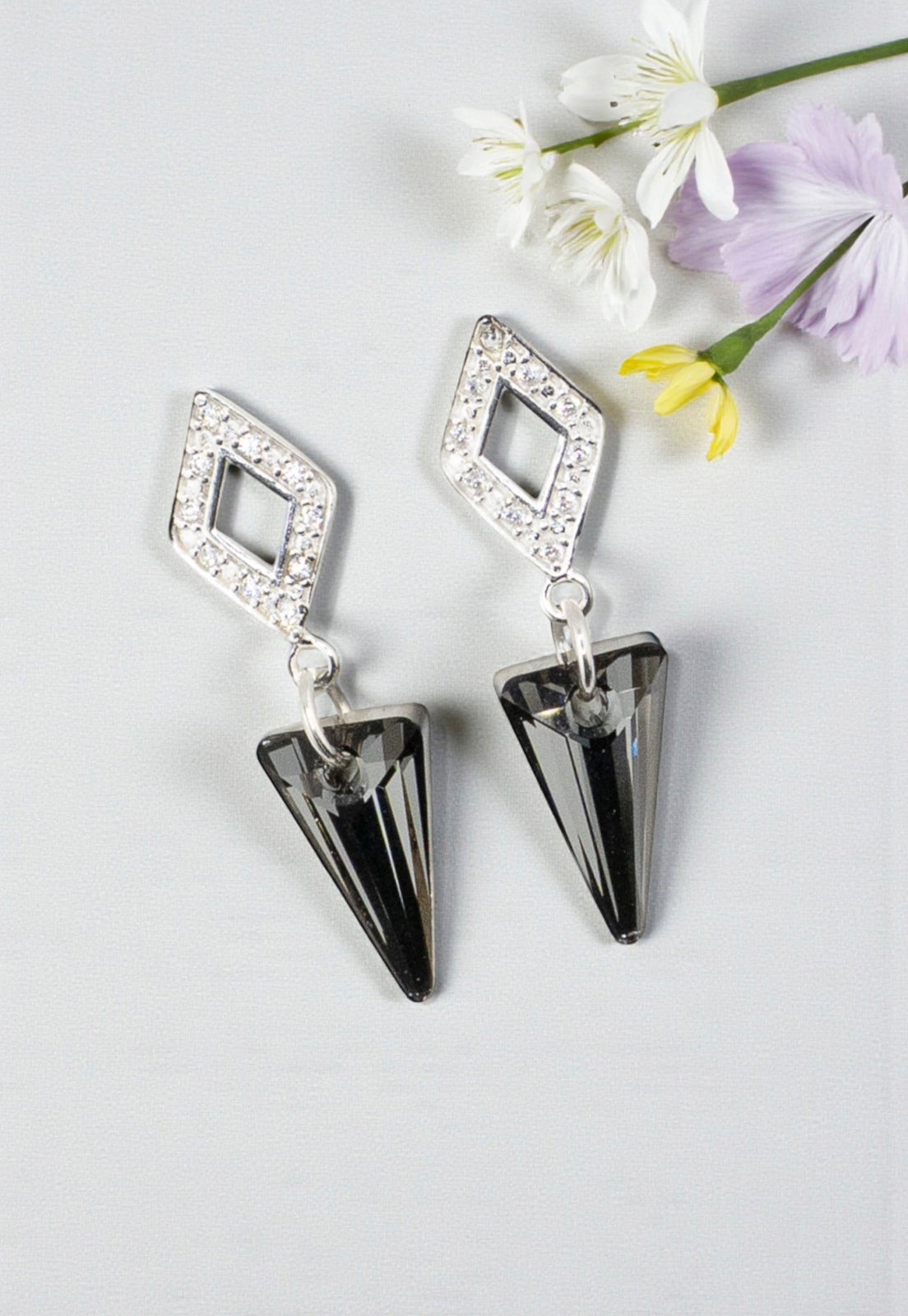 Aros Roma Baño de Oro Blanco Creado con Cristal Swarovski® Silver Night