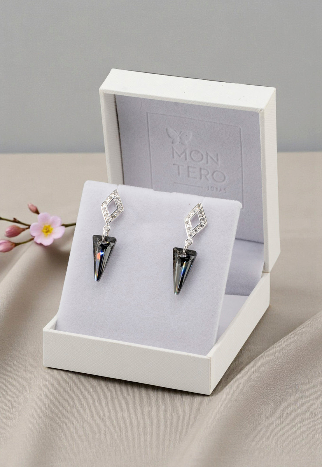 Aros Roma Baño de Oro Blanco Creado con Cristal Swarovski® Silver Night