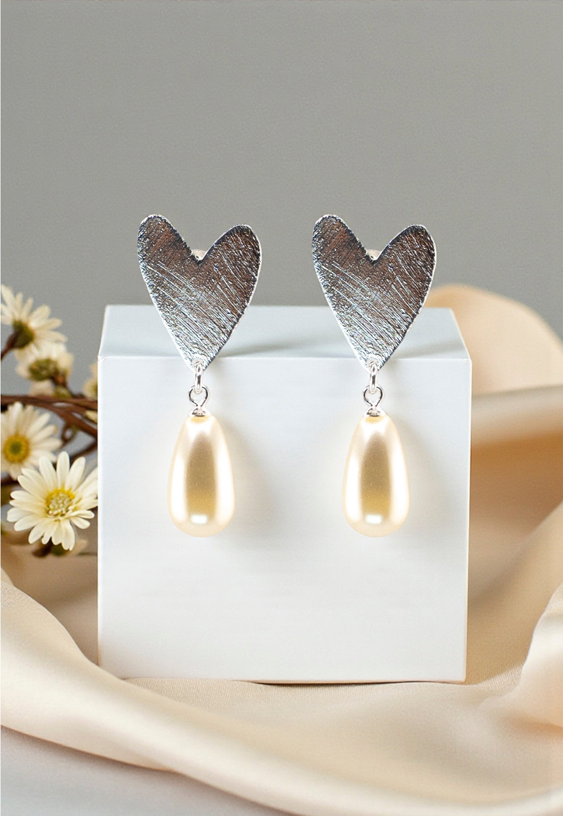 Aros Corazon Baño Oro Blanco Perla Swarovski® Cream
