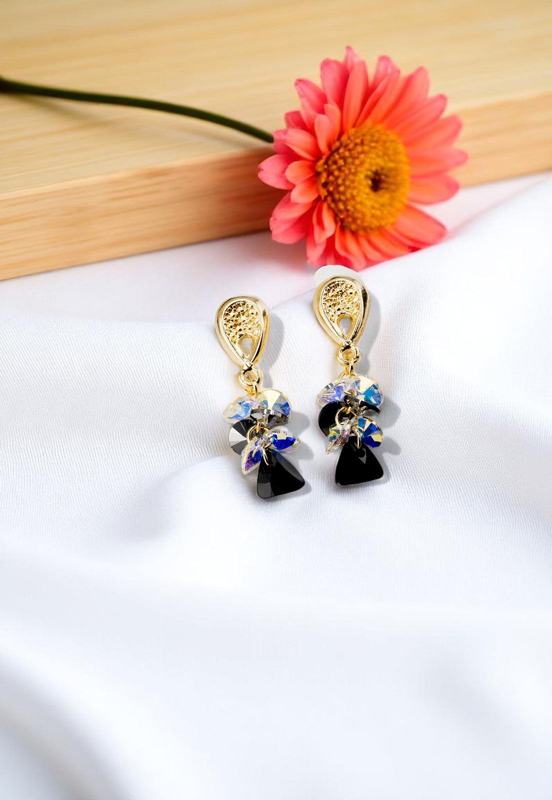 Aros Magnolia Baño de Oro 24k y Cristales Silver Night