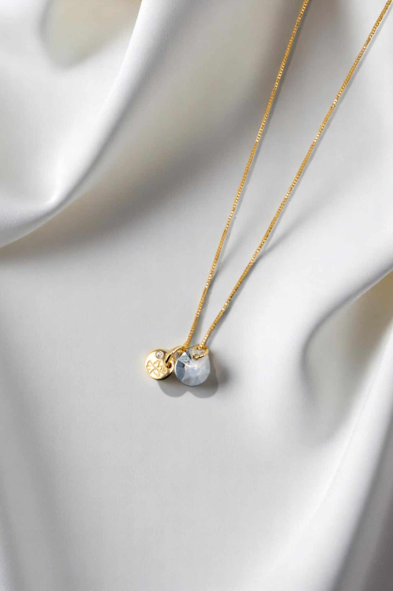 Collar Gabriela Gold 24k Cristal Genuino Blue Shade