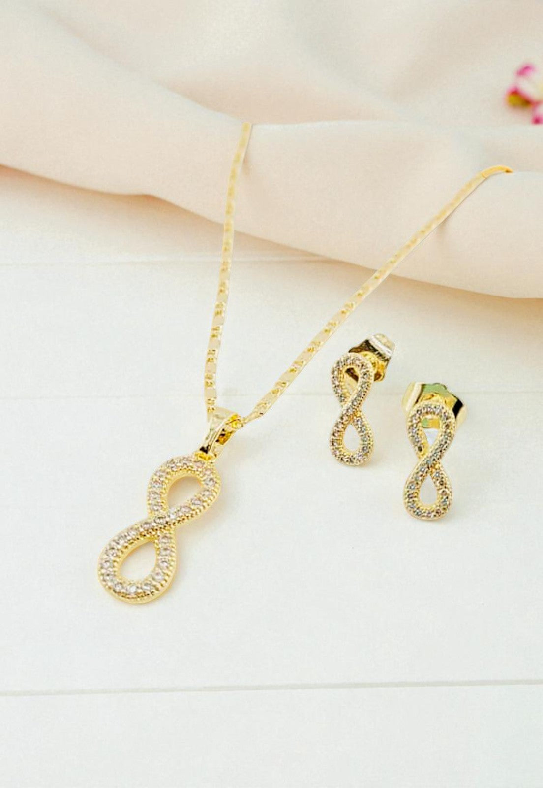 Conjunto Infinito Gold 24K Micro Circones