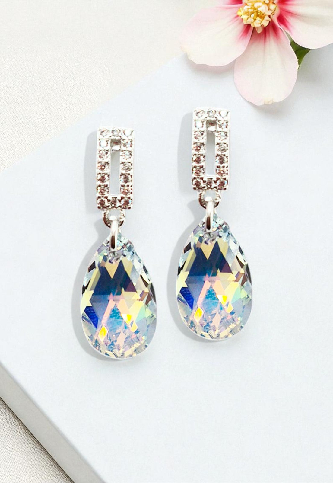 Aros Palermo Baño de Oro Blanco Creado con Cristal Swarovski® Aurora Boreal