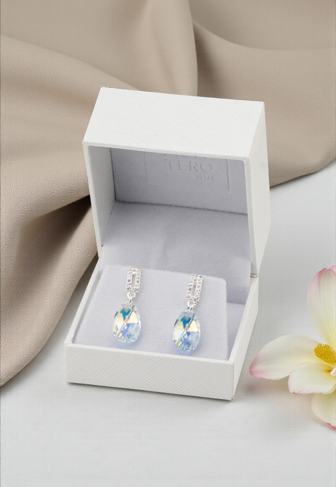 Aros Palermo Baño de Oro Blanco Creado con Cristal Swarovski® Aurora Boreal