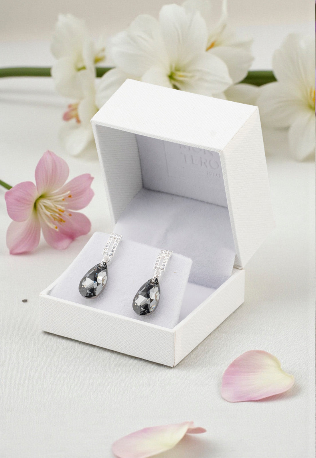 Aros Palermo Baño de Oro Blanco Creado con Cristal Swarovski® Silver Night