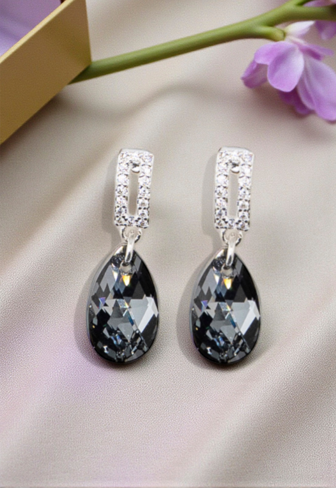 Aros Palermo Baño de Oro Blanco Creado con Cristal Swarovski® Silver Night