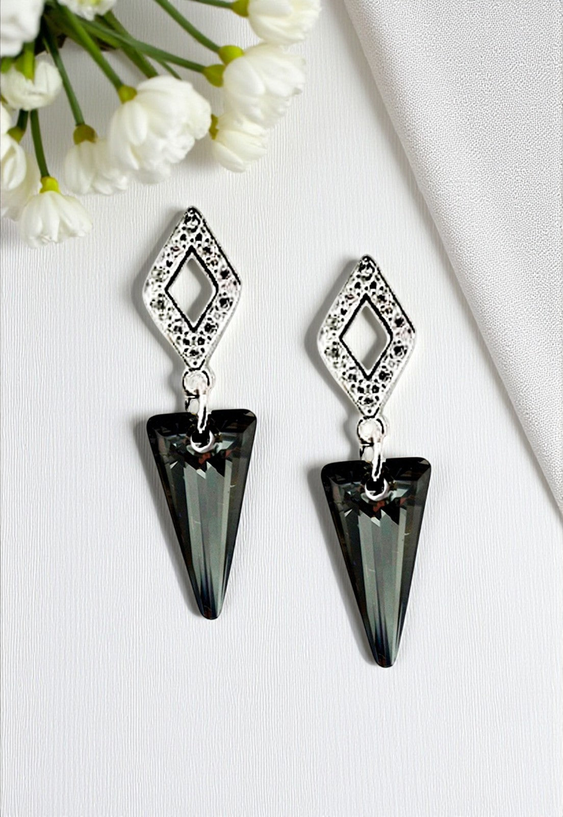 Aros Roma Baño de Oro Blanco Creado con Cristal Swarovski® Silver Night