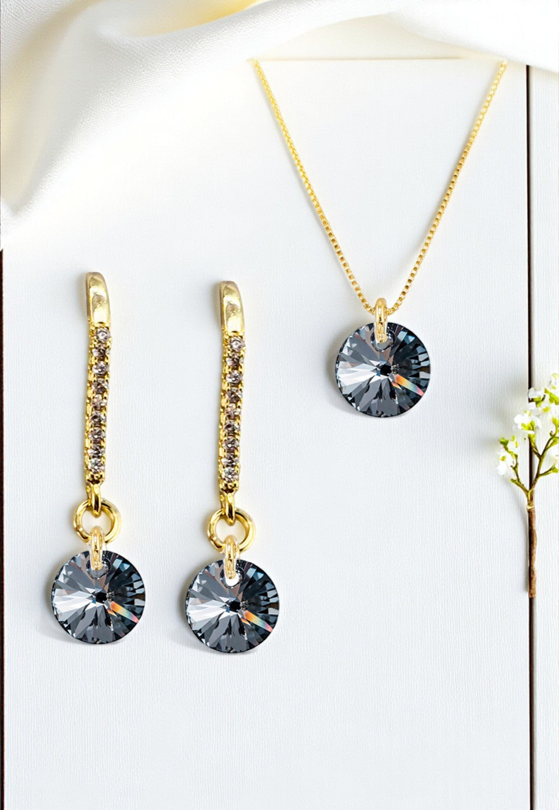 Conjunto Antonia Gold Baño de Oro 24k Cristales Silver Night