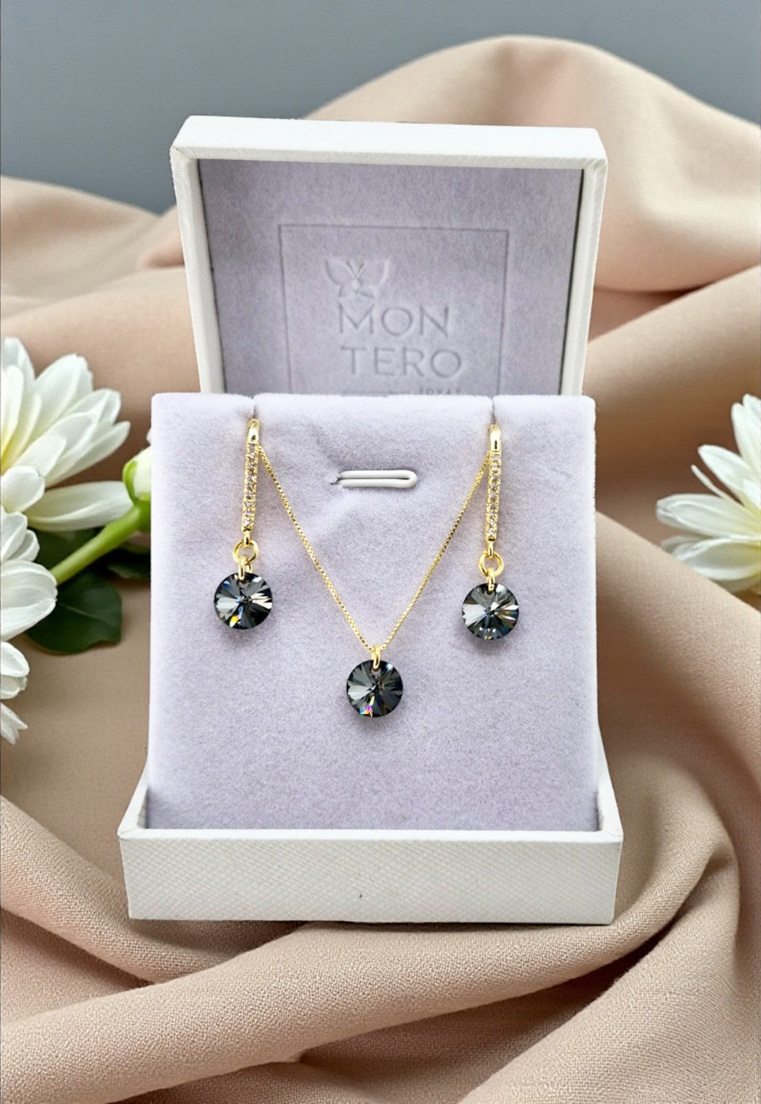 Conjunto Antonia Gold Baño de Oro 24k Cristales Silver Night