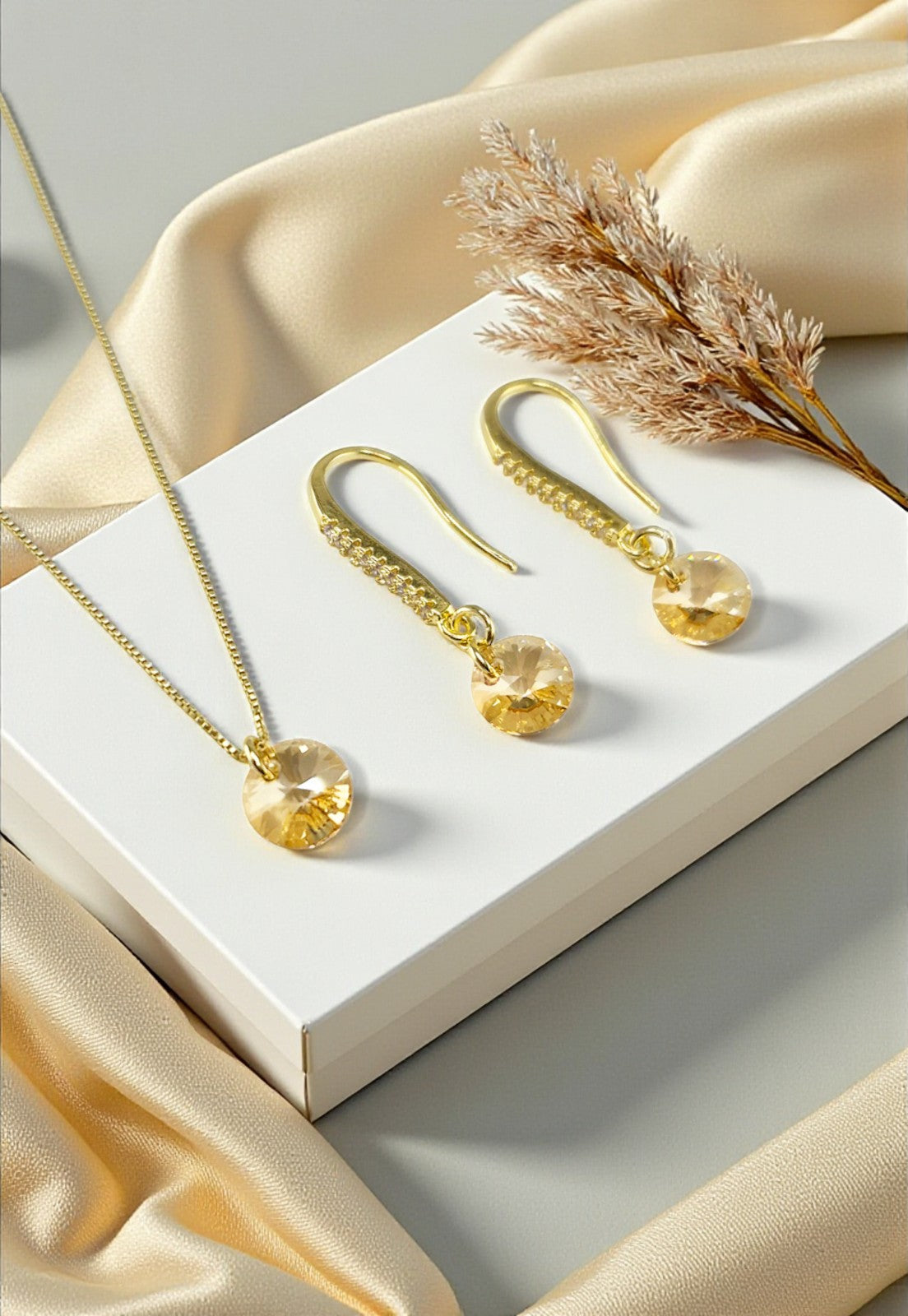 Conjunto Antonia Gold Baño de Oro 24k Cristales Golden Shadow