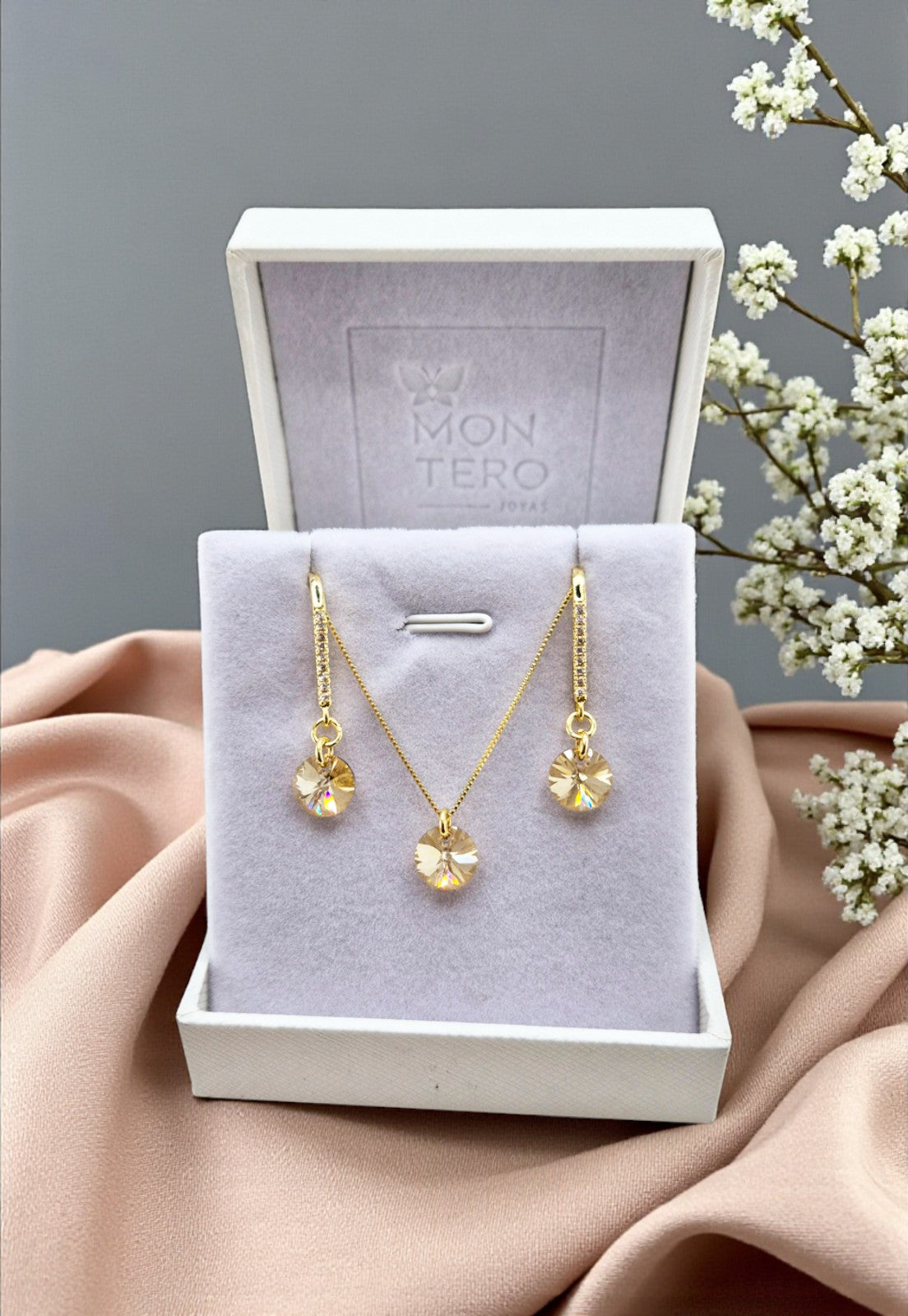 Conjunto Antonia Gold Baño de Oro 24k Cristales Golden Shadow