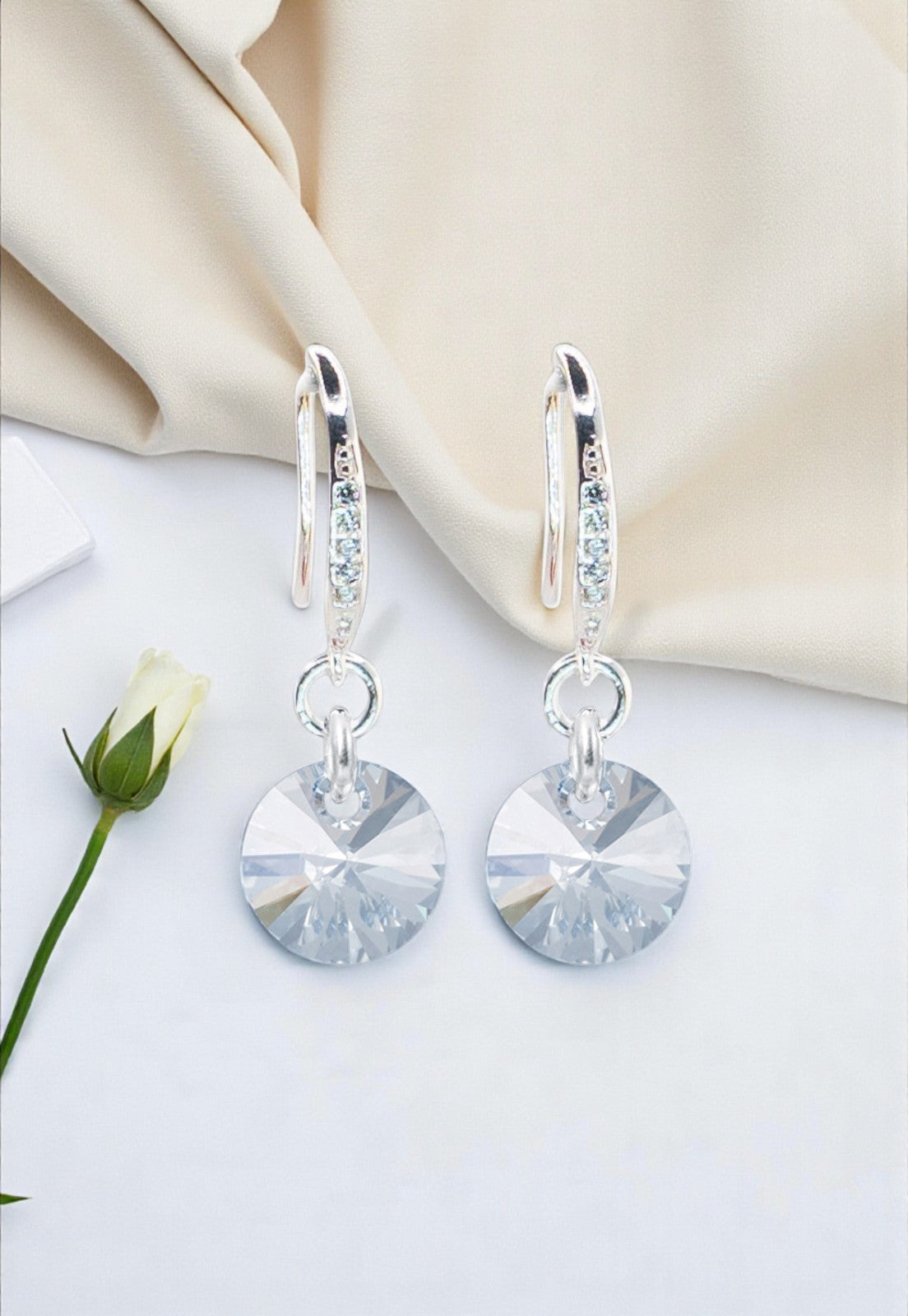 Aros Sofia Baño Oro Blanco Creado con Cristal Swarovski® Blue Shade