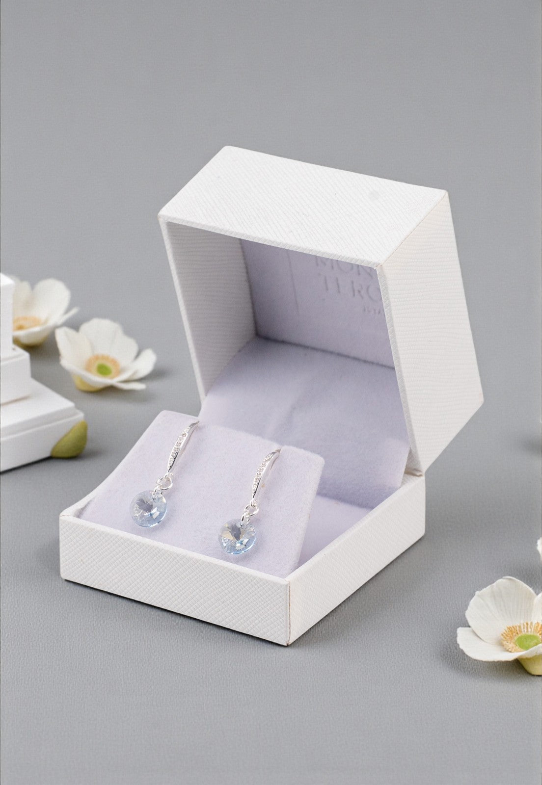 Aros Sofia Baño Oro Blanco Creado con Cristal Swarovski® Blue Shade