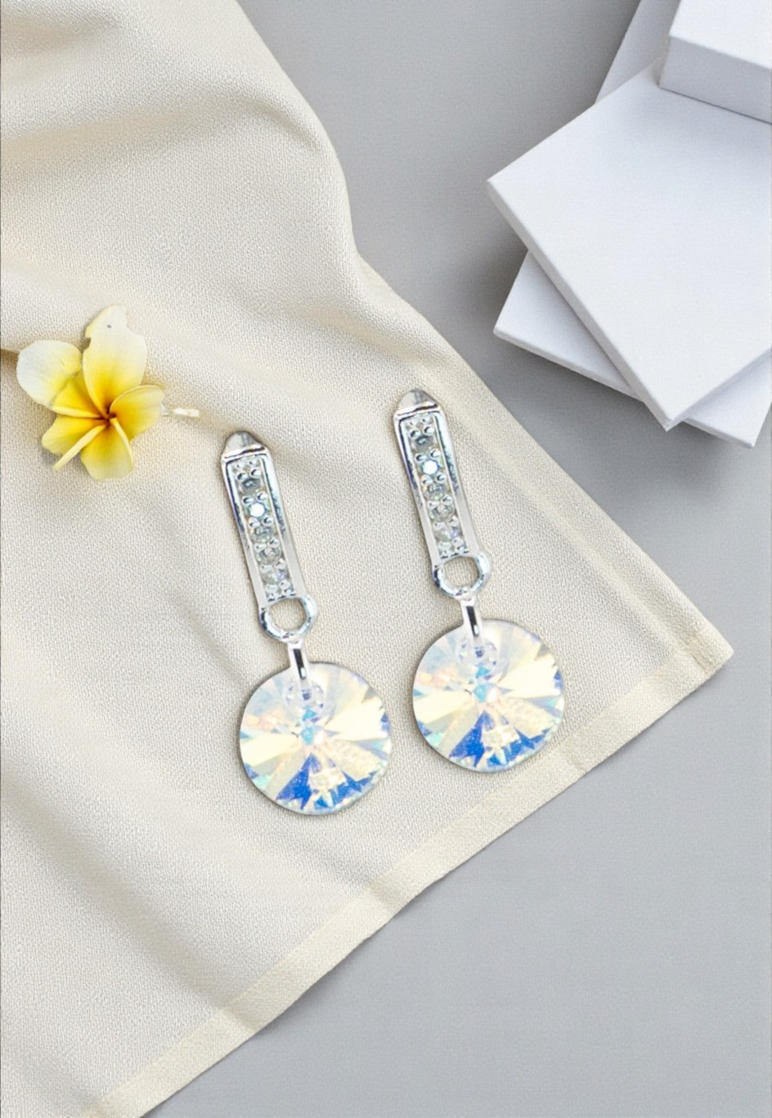 Aros Abril Baño Oro Blanco Creado con Cristal Swarovski® Aurora Boreal