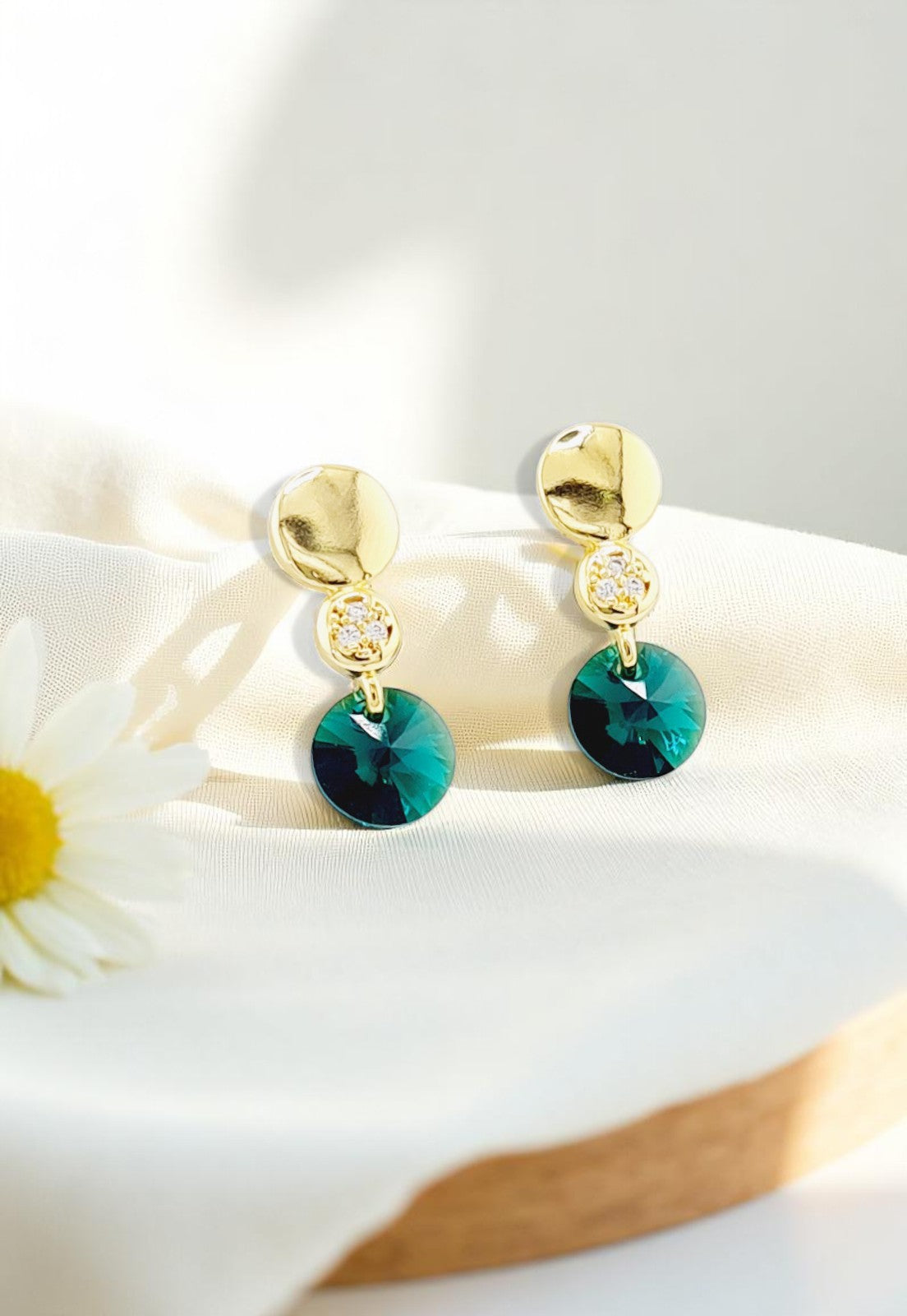 Aros Punto de Luz Gold 24K Cristal Genuino Emerald