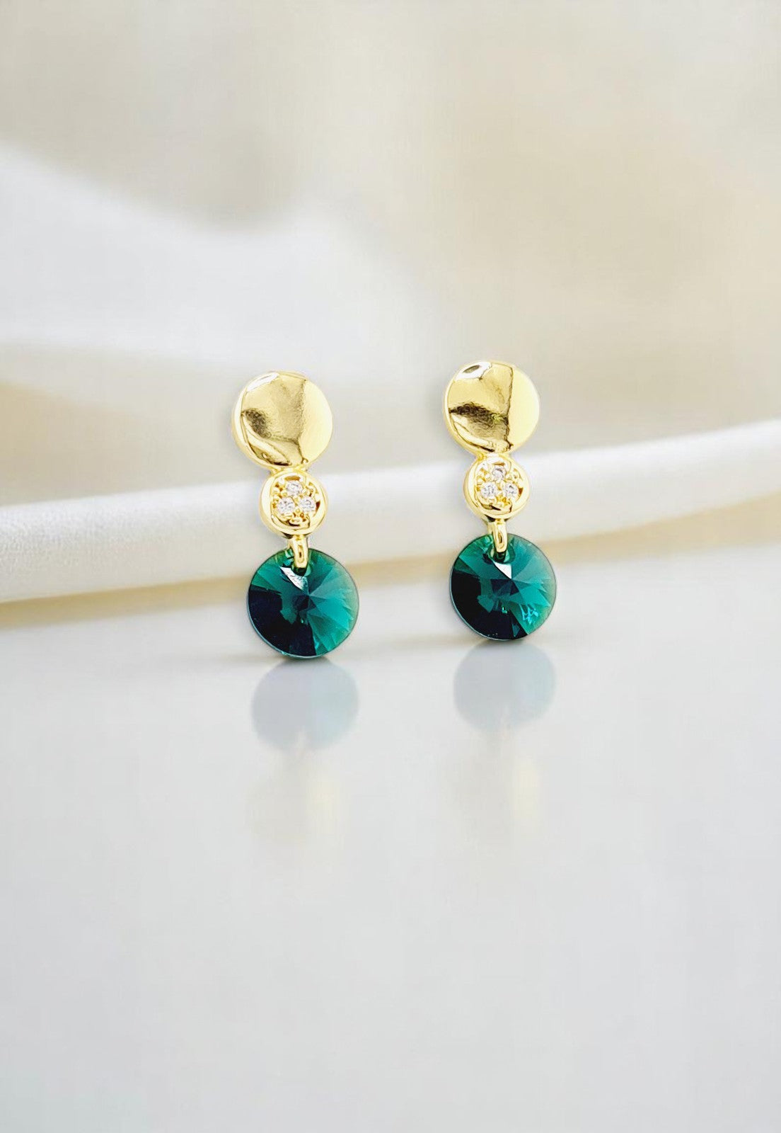 Aros Punto de Luz Gold 24K Cristal Genuino Emerald