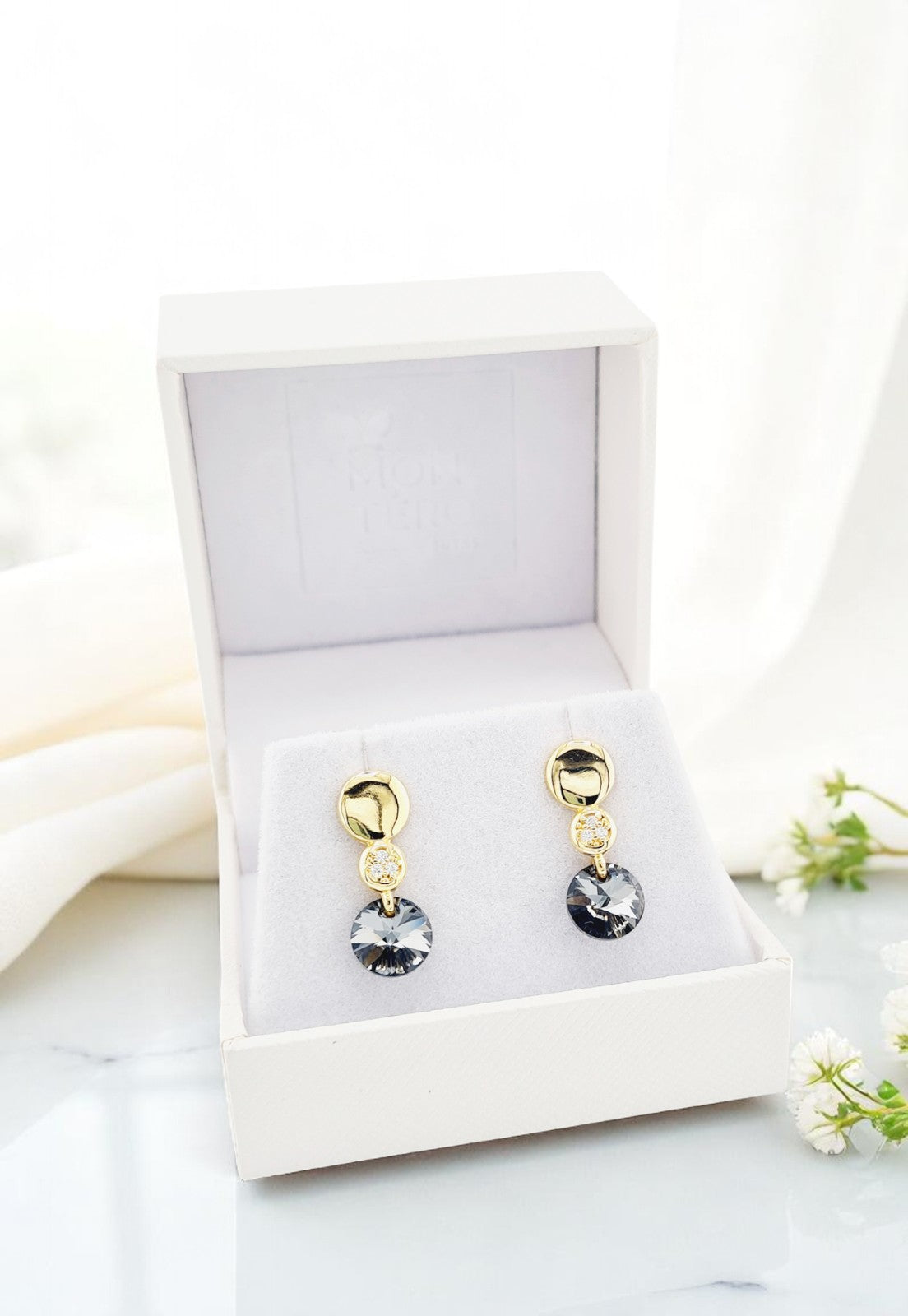 Aros Punto de Luz Gold 24K Cristal Genuino Silver Night