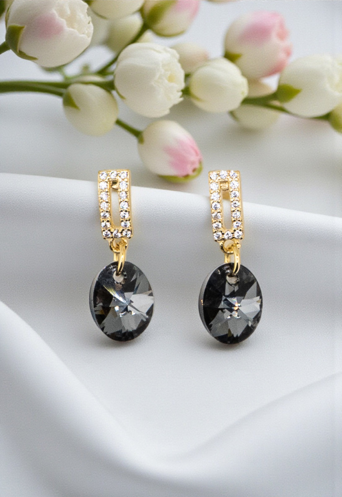 Aros Paulina Baño de Oro 24k Creado con Cristal Swarovski® Silver Night