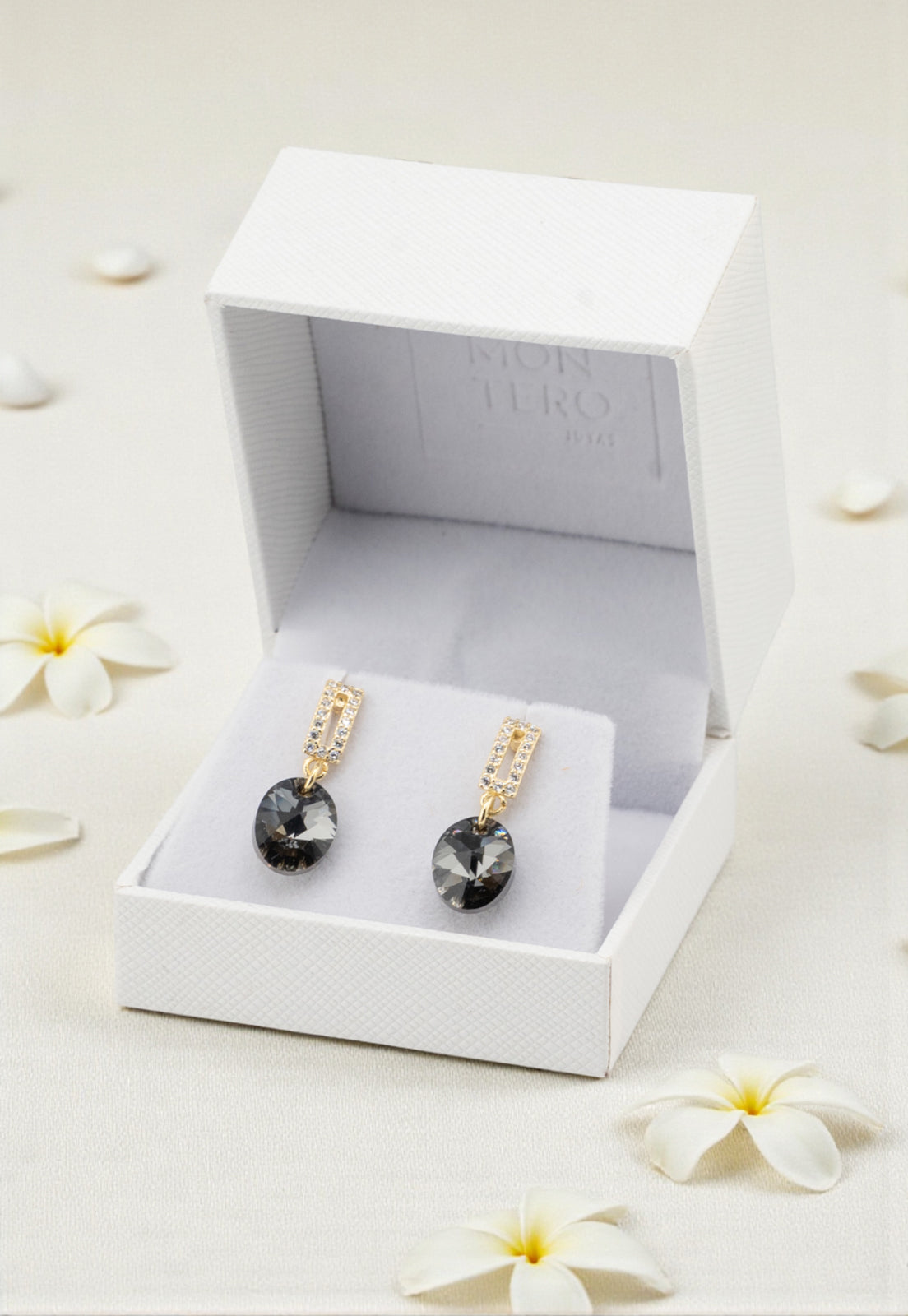 Aros Paulina Baño de Oro 24k Creado con Cristal Swarovski® Silver Night