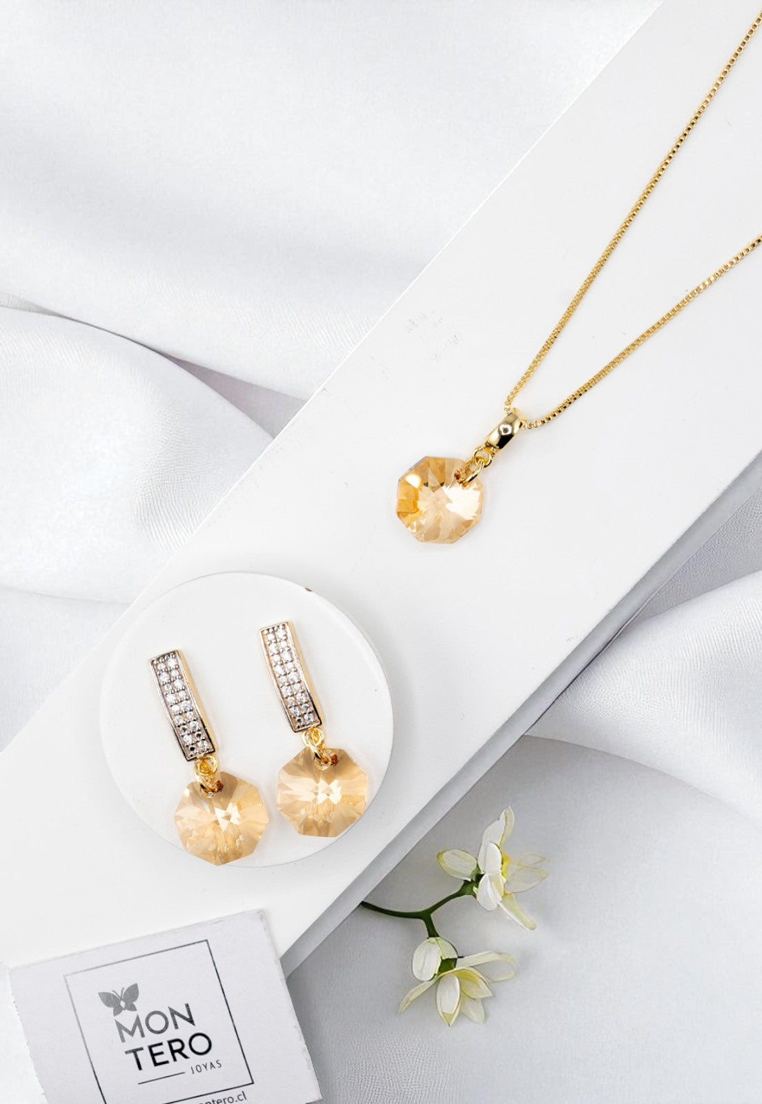 Conjunto Bruselas Gold 24K Cristal Genuino Golden Shadow