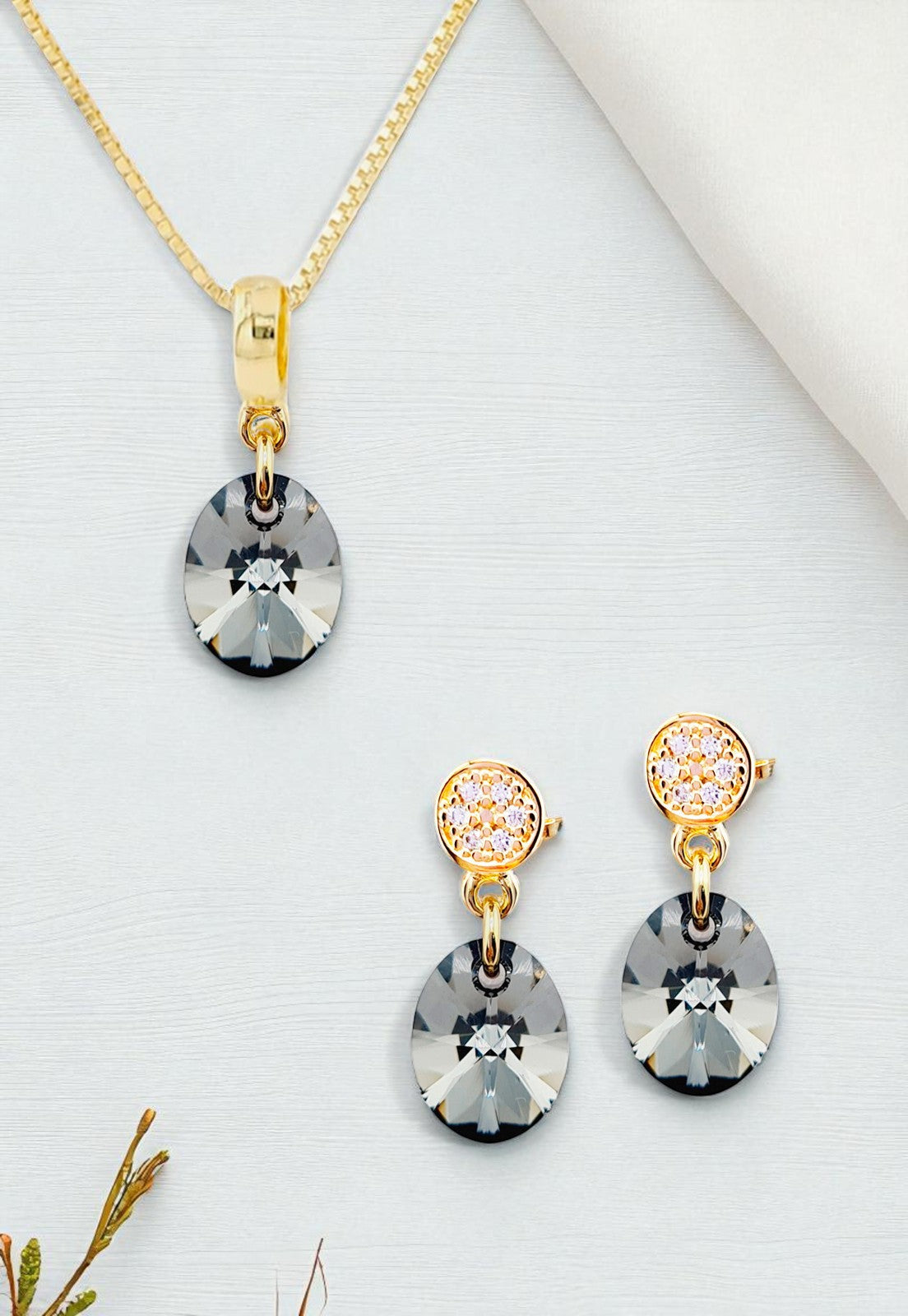 Conjunto Praga Gold 24K Cristal Swarovski® Silver Night