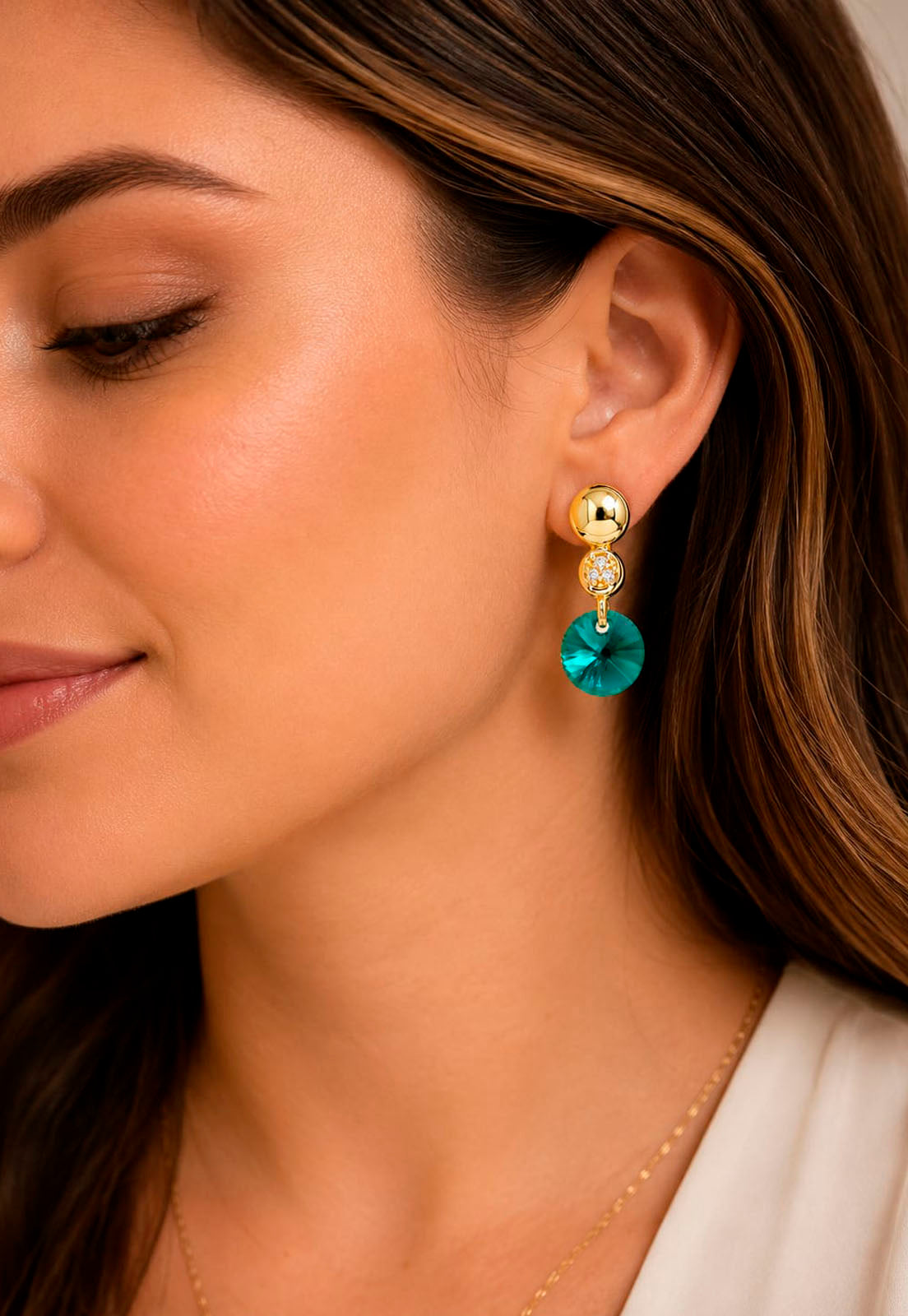 Aros Punto de Luz Gold 24K Cristal Swarovski® Emerald