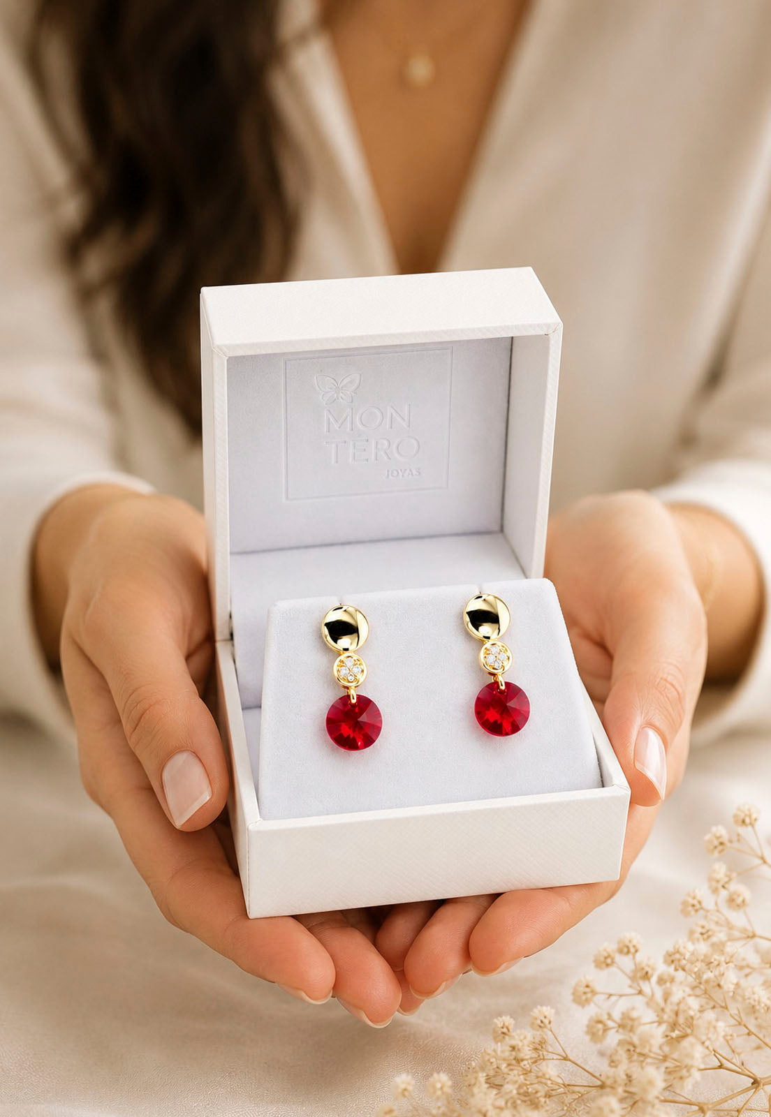 Aros Punto de Luz Gold 24K Cristal Swarovski® Scarlet