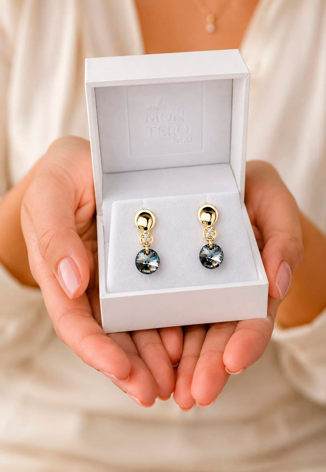 Aros Punto de Luz Gold 24K Cristal Swarovski® Silver Night